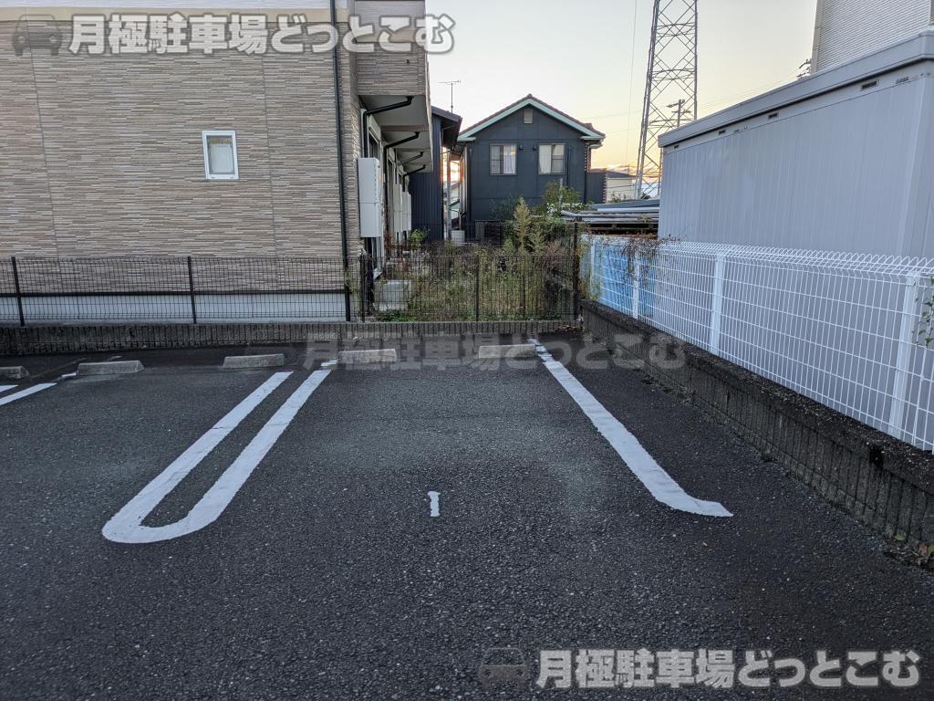 豊川市八幡町上ノ蔵31番地の2の月極駐車場6