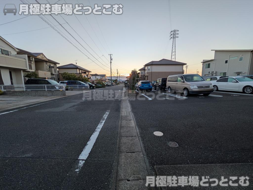 豊川市八幡町上ノ蔵31番地の2の月極駐車場7