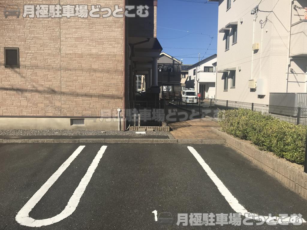 浜松市中央区志都呂1丁目37番28の月極駐車場3