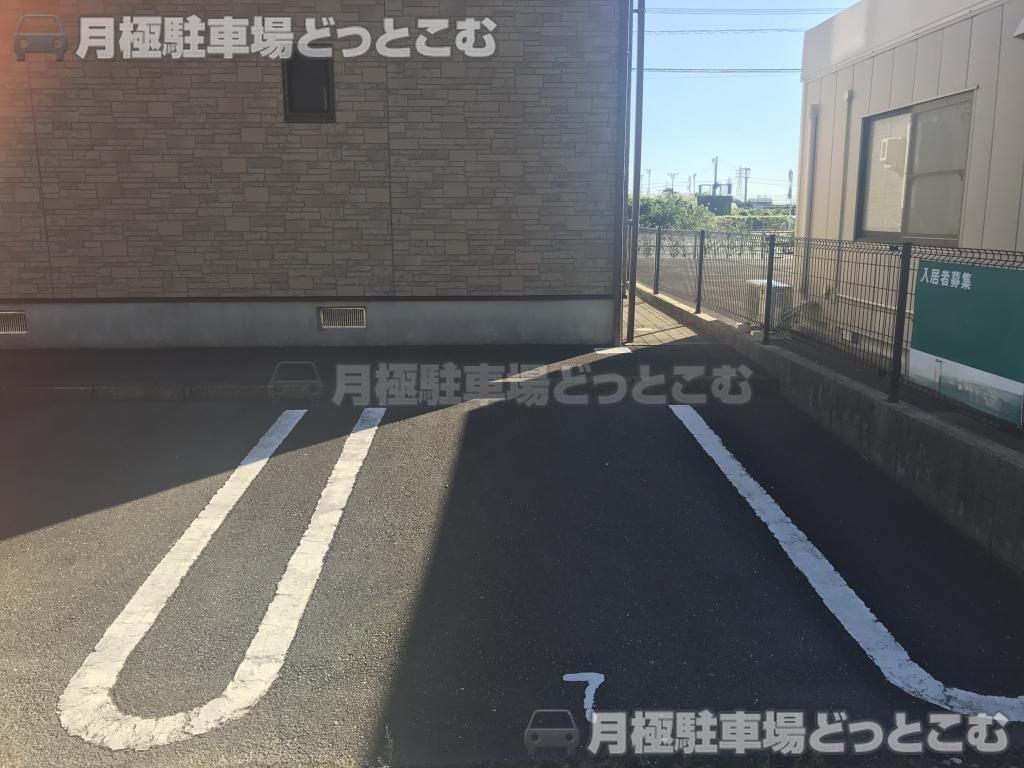浜松市中央区志都呂1丁目37番28の月極駐車場4