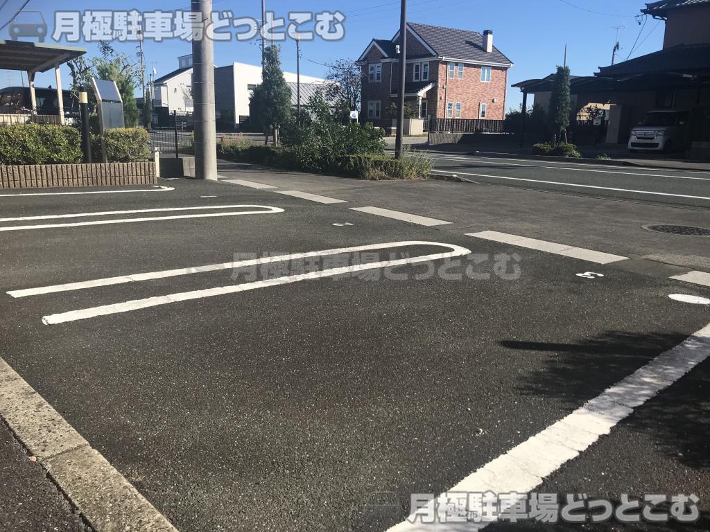 浜松市中央区志都呂1丁目37番28の月極駐車場6