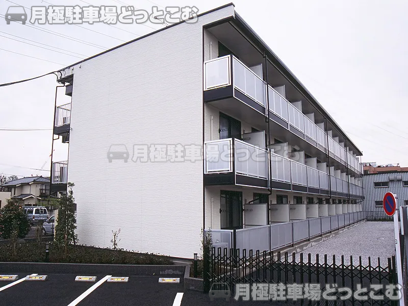 八王子市大和田町1－6－26の月極駐車場1