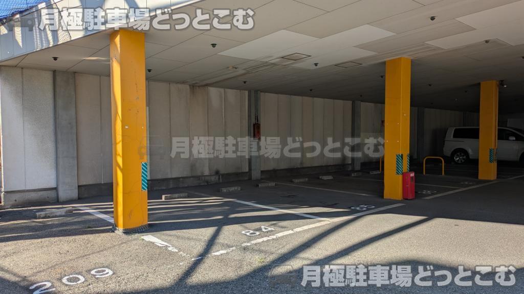 北九州市小倉北区中島1丁目19番13号の月極駐車場2