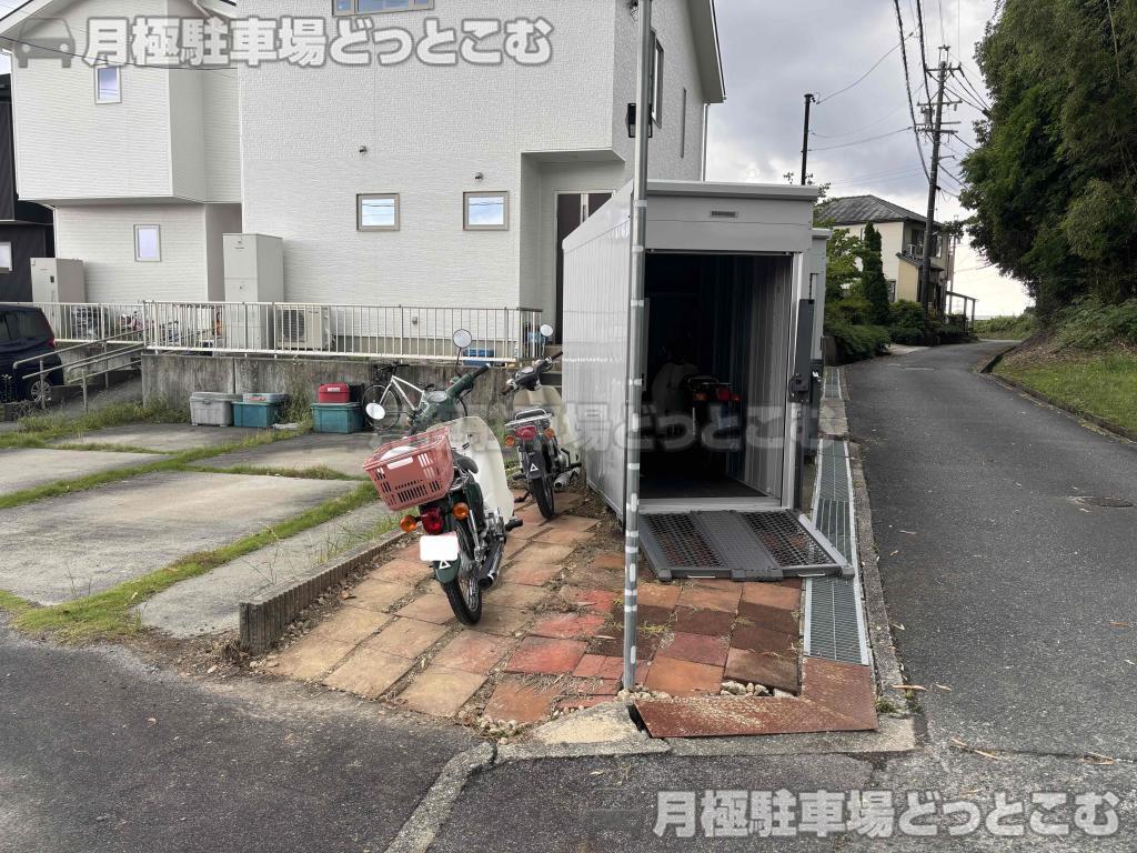 愛知郡東郷町春木屋敷3496-32,33の月極駐車場6