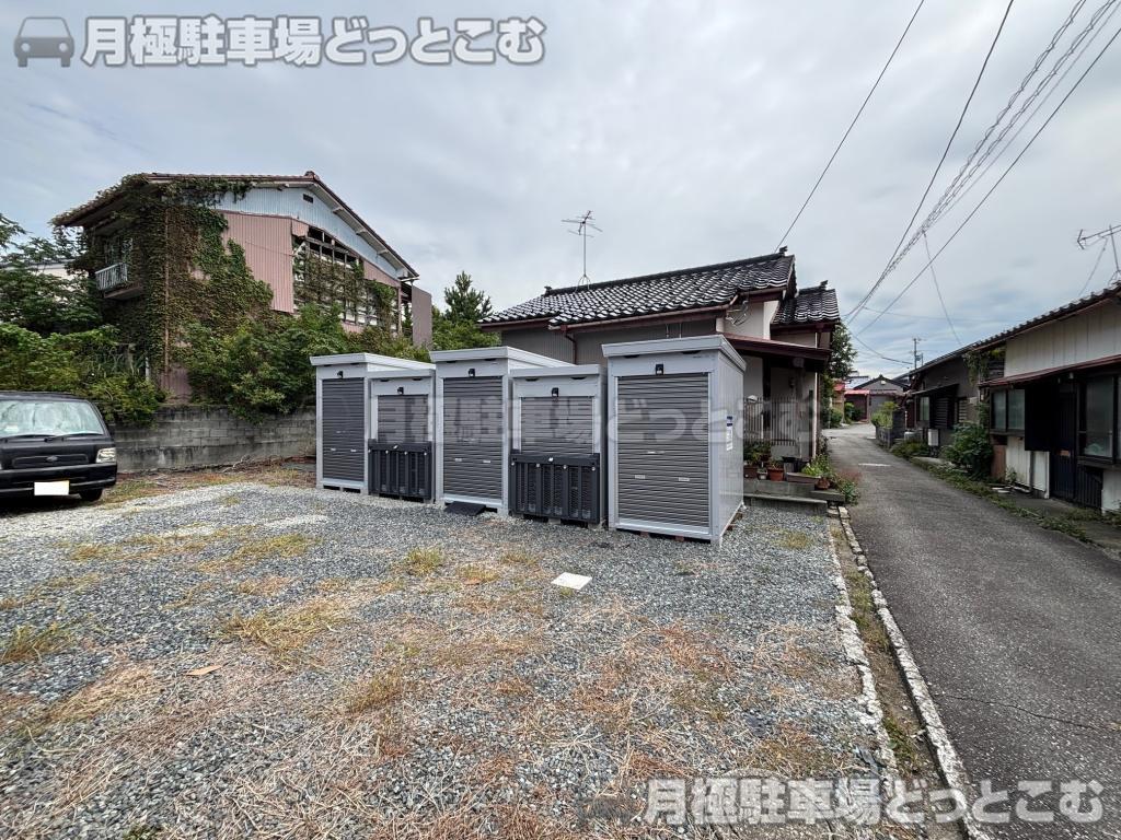 富山市秋吉新町197-3の月極駐車場4