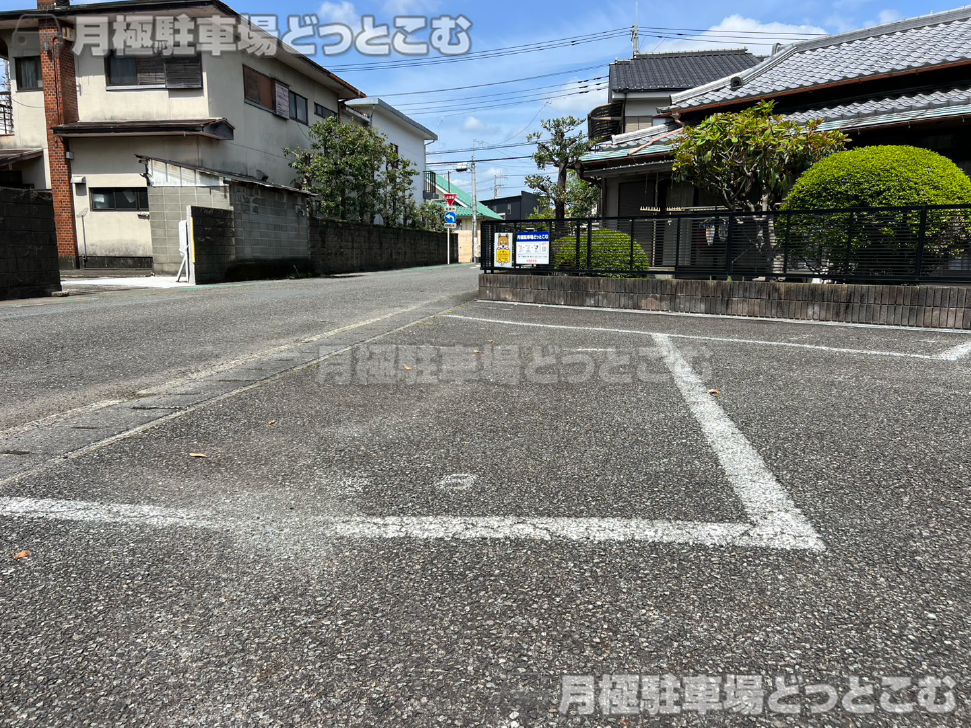 富士市本市場242-15の月極駐車場2