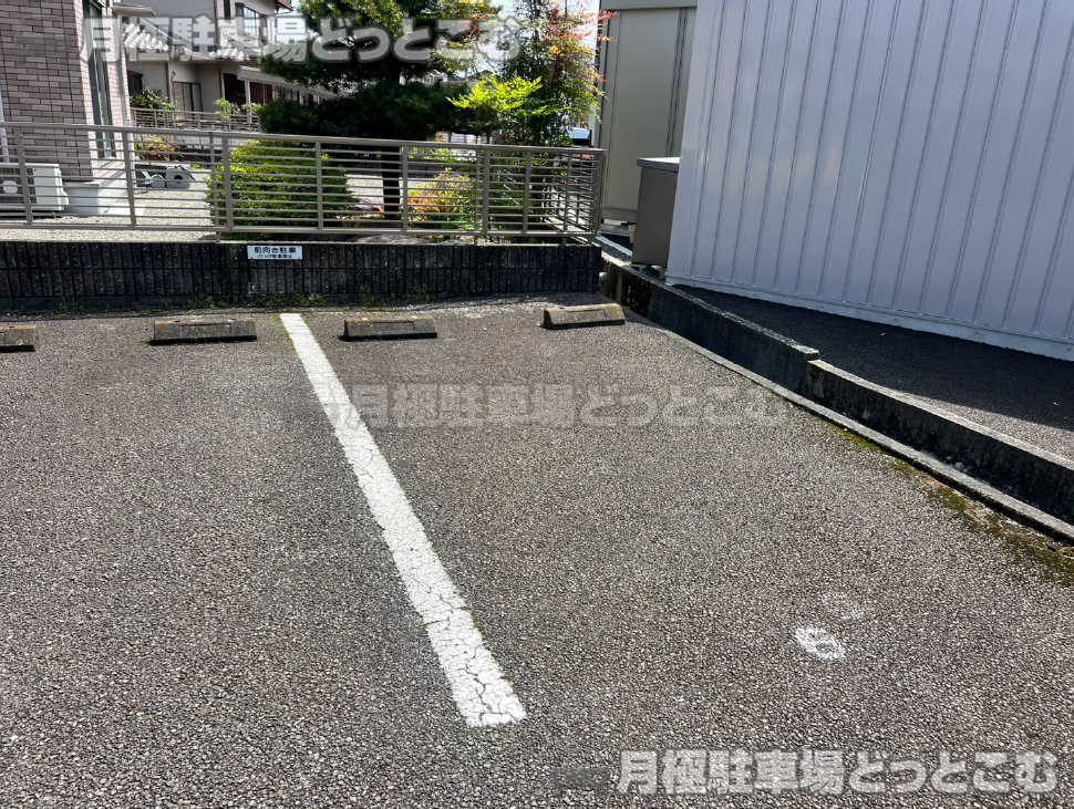 富士市本市場242-15の月極駐車場4