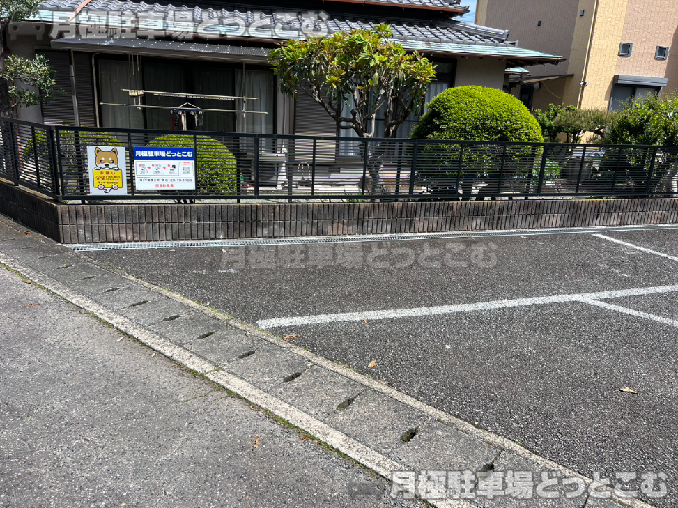 富士市本市場242-15の月極駐車場5