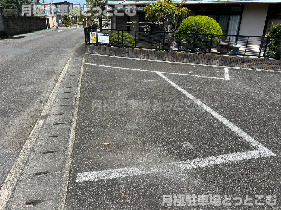 富士市本市場242-15の月極駐車場6