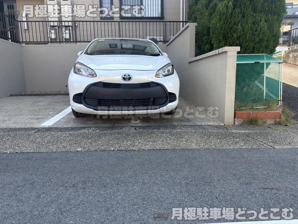 名古屋市千種区朝岡町3丁目25-2の月極駐車場8