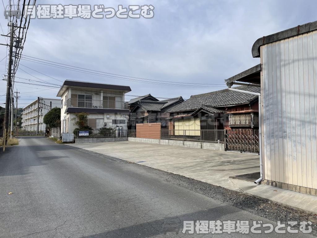 四日市市河原田町2033-1の月極駐車場1