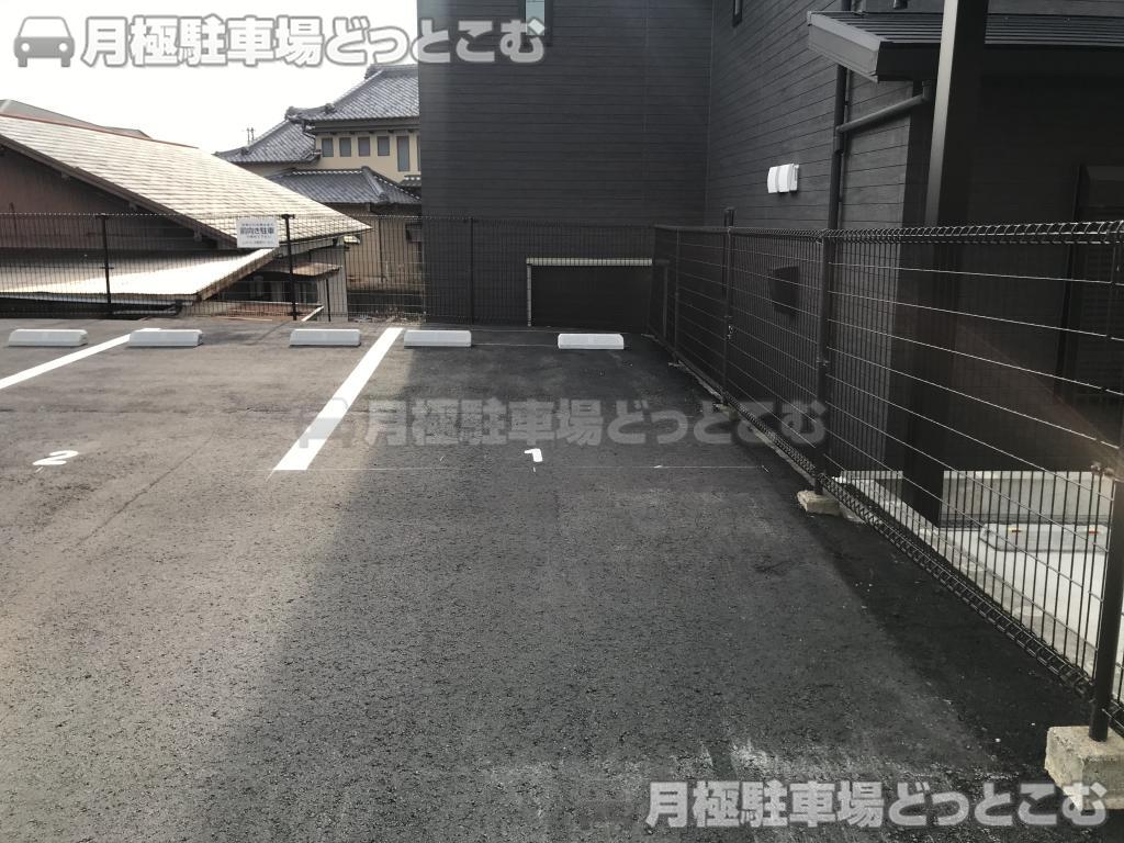 津島市兼平町2丁目30-1の月極駐車場3