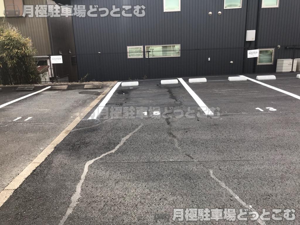 津島市兼平町2丁目30-1の月極駐車場5