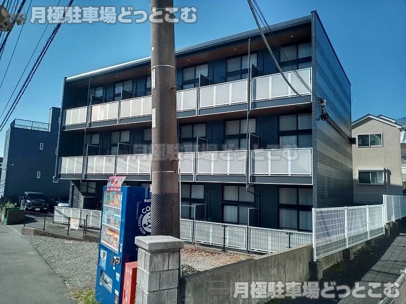 藤沢市本町1－10－3の月極駐車場1