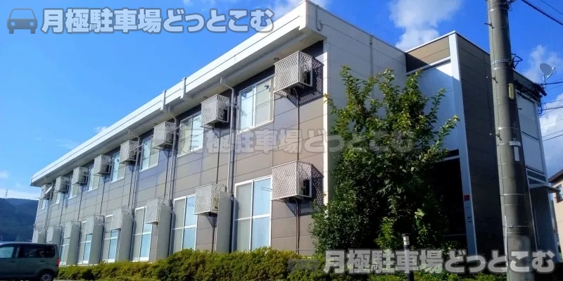 岡谷市長地小萩1－9－22の月極駐車場1