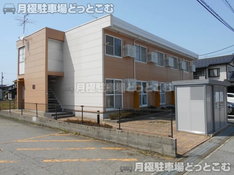 富山市中間島2－22の月極駐車場1