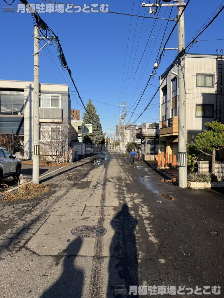札幌市中央区宮の森2条8丁目3の月極駐車場3