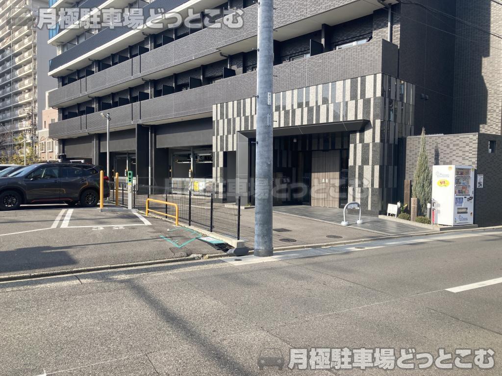 名古屋市中区新栄3丁目2-12の月極駐車場3