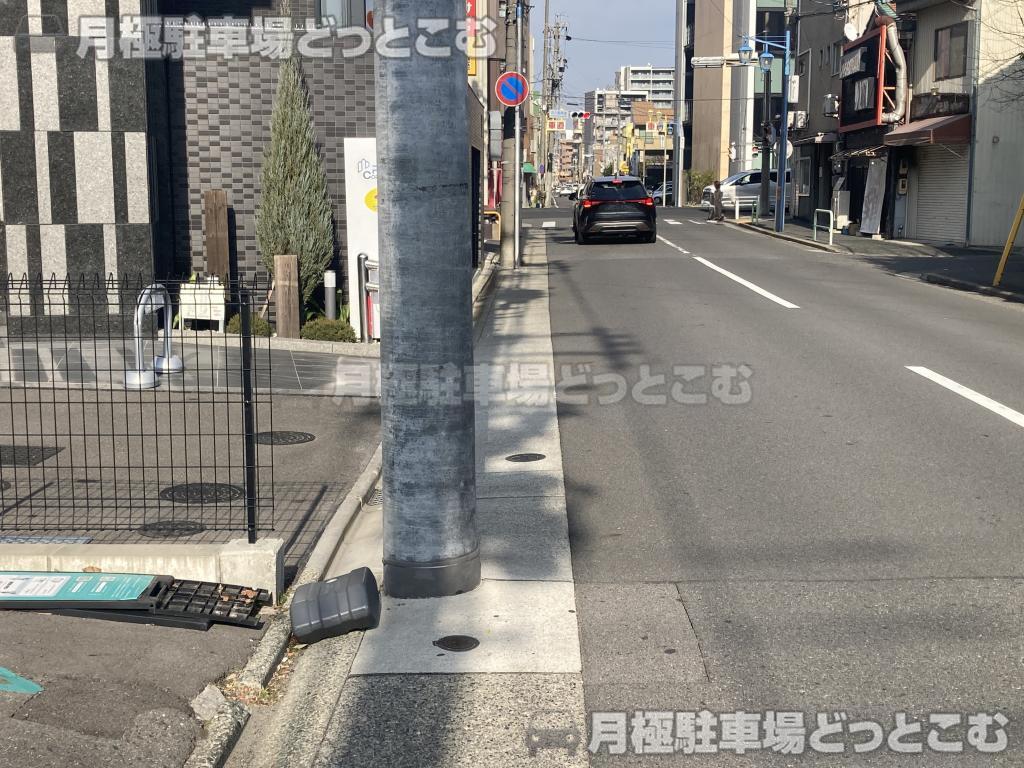 名古屋市中区新栄3丁目2-12の月極駐車場4