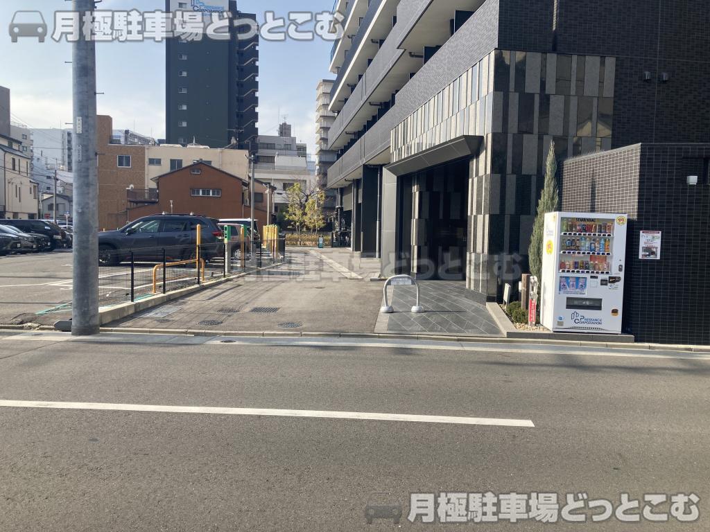 名古屋市中区新栄3丁目2-12の月極駐車場7