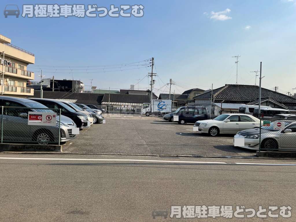 神戸市灘区天城通3丁目1-1の月極駐車場1