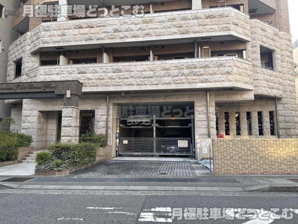 神戸市中央区中町通3丁目1-24の月極駐車場3