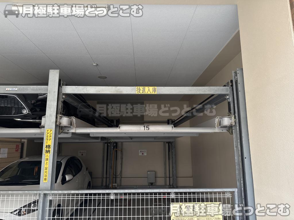 神戸市中央区中町通3丁目1-24の月極駐車場4