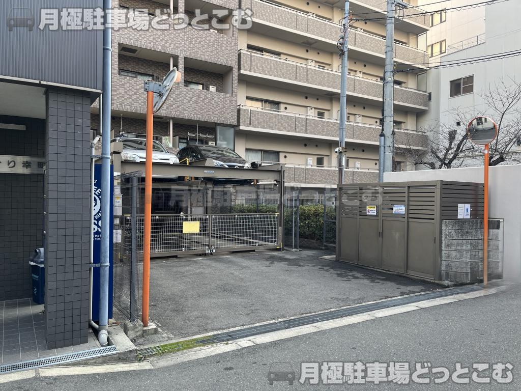 大阪市浪速区幸町3丁目7番7号の月極駐車場2