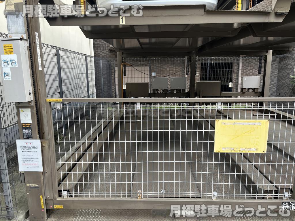 大阪市浪速区幸町3丁目7番7号の月極駐車場3