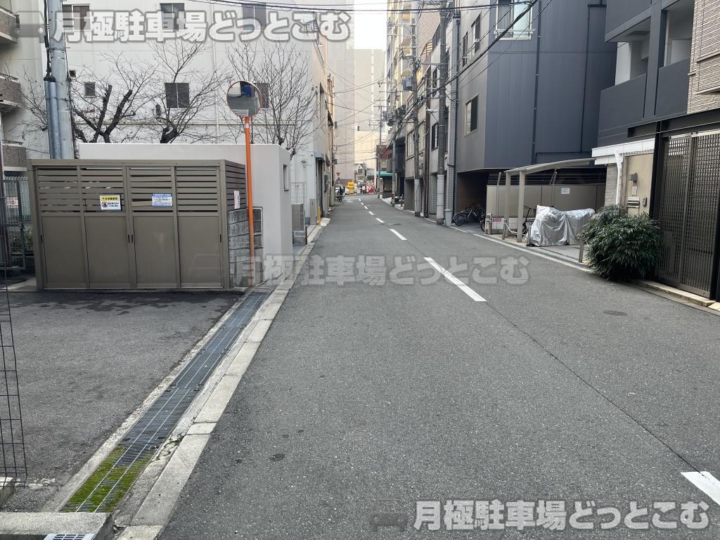 大阪市浪速区幸町3丁目7番7号の月極駐車場7