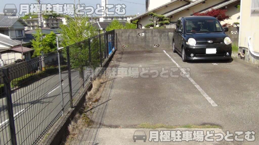 神戸市北区有野台9丁目8-5の月極駐車場2