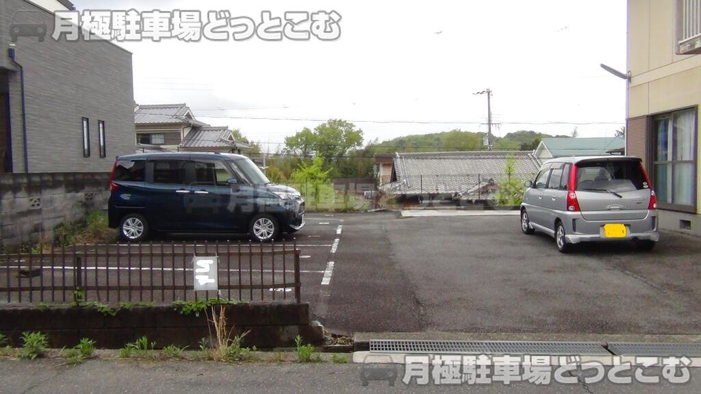 神戸市北区有野台9丁目8-5の月極駐車場1