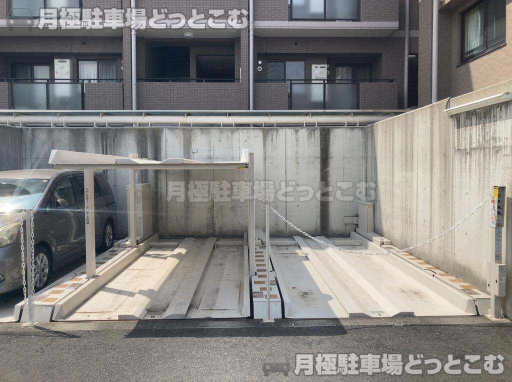 西宮市若草町2-3-27の月極駐車場2