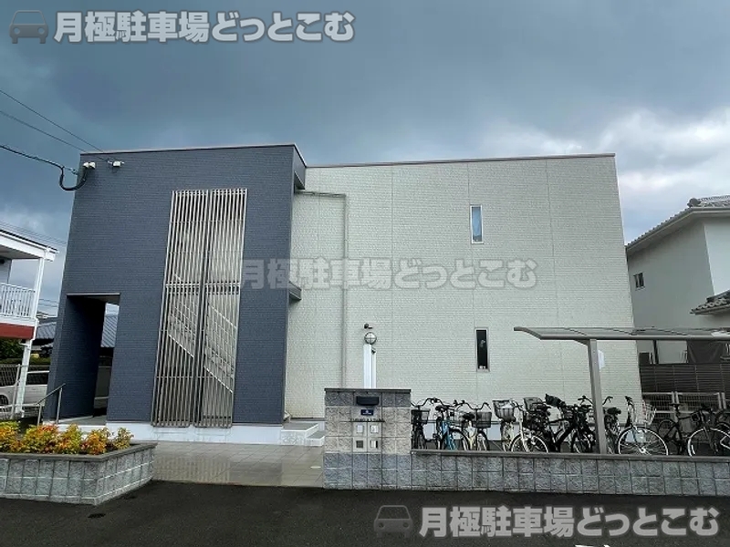 福岡市西区泉2－8－26の月極駐車場1