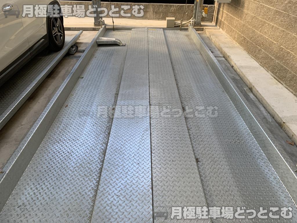 名古屋市東区葵3丁目13-19の月極駐車場3