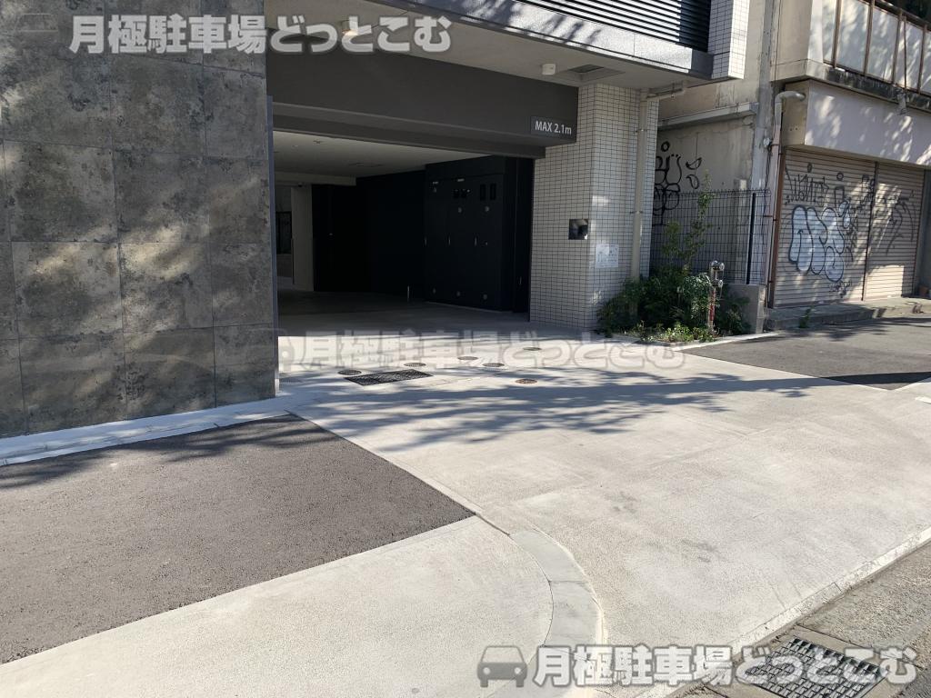 名古屋市東区葵3丁目13-19の月極駐車場7