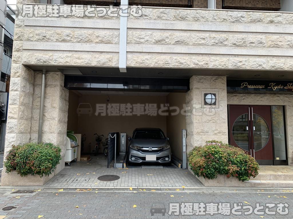 京都市下京区四条堀川町285番地の月極駐車場1