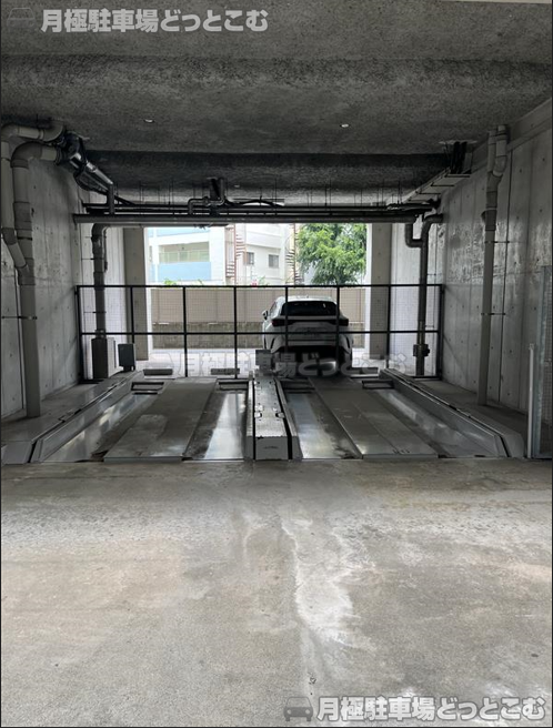 名古屋市東区東桜2丁目13－22の月極駐車場1