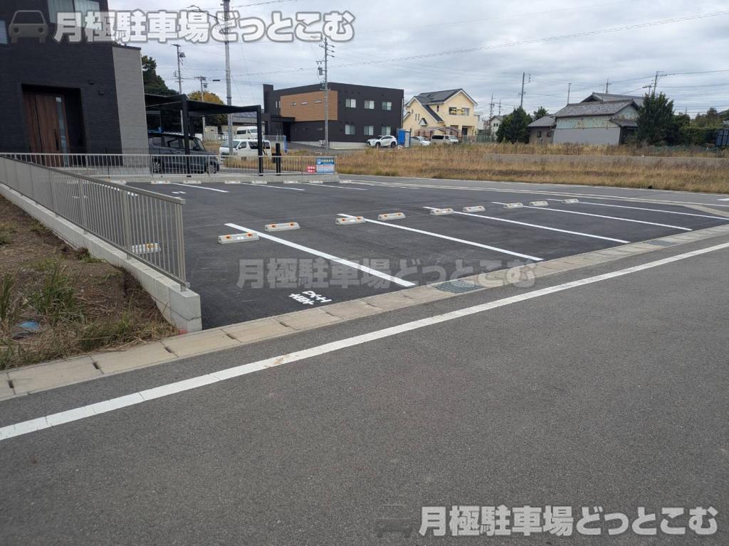 岡崎市若松町西一丁目7-8の月極駐車場1