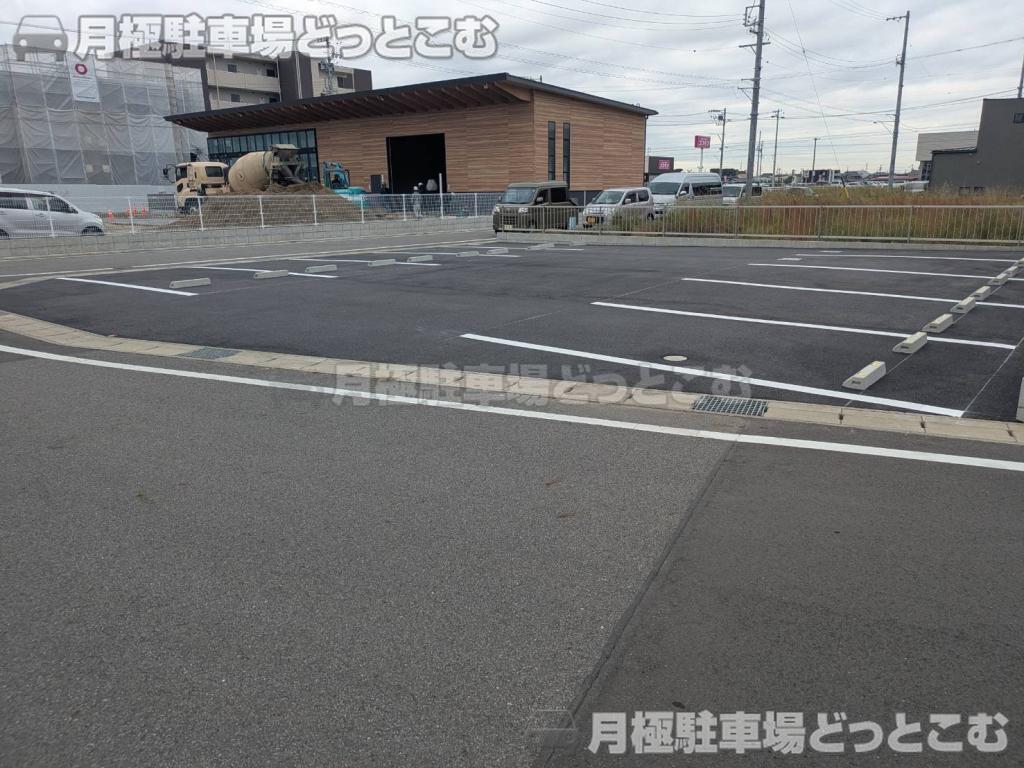 岡崎市若松町西一丁目7-8の月極駐車場2