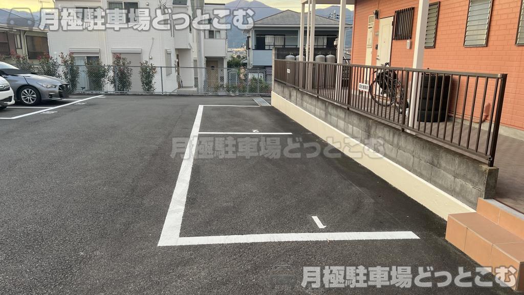 秦野市今泉台3丁目1-6の月極駐車場3