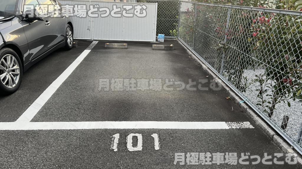 秦野市今泉台3丁目1-6の月極駐車場4