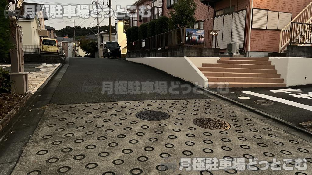 秦野市今泉台3丁目1-6の月極駐車場8