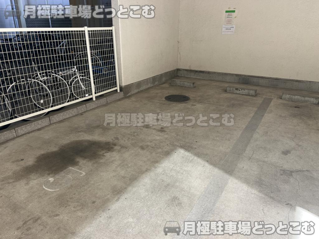 名古屋市中区松原3丁目9-30の月極駐車場4