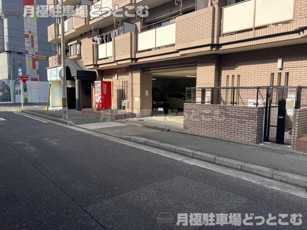 名古屋市中区松原3丁目9-30の月極駐車場6
