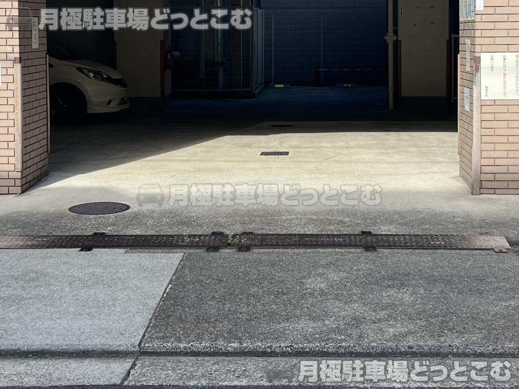 名古屋市中区松原3丁目9-30の月極駐車場7