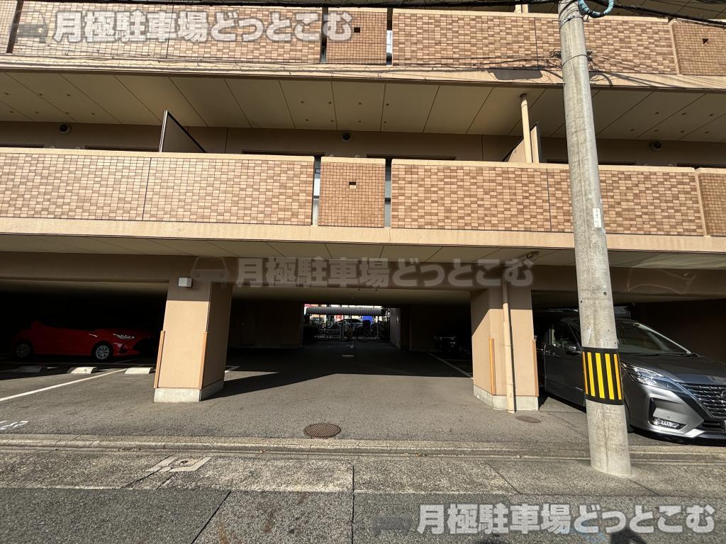 名古屋市熱田区新尾頭1丁目4-11の月極駐車場1