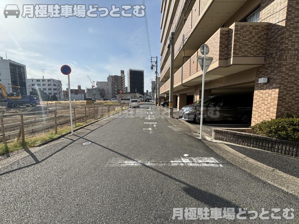 名古屋市熱田区新尾頭1丁目4-11の月極駐車場3