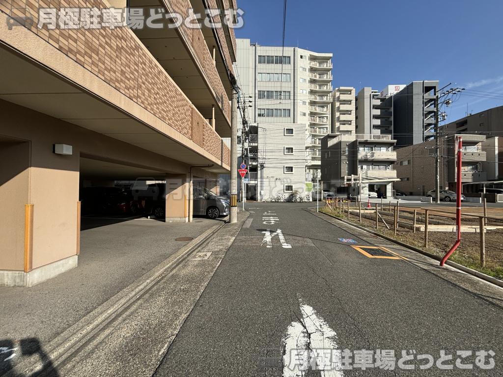 名古屋市熱田区新尾頭1丁目4-11の月極駐車場4