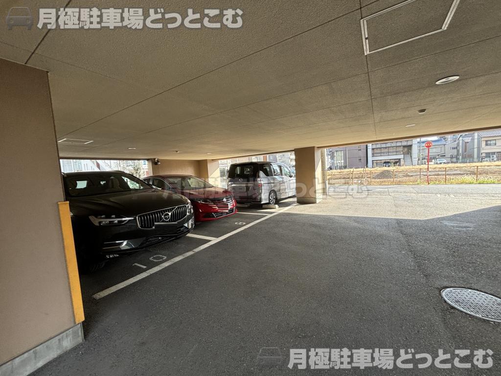 名古屋市熱田区新尾頭1丁目4-11の月極駐車場7